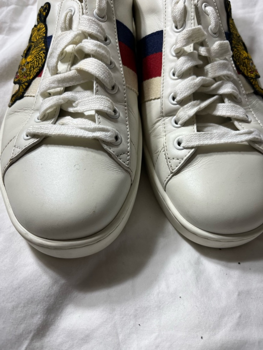Gucci White Leather Sneakers with Embroidered Yellow Tiger and Red-Blue Stripes - Picture 2 of 6